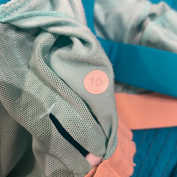 Lululemon tank adjustable bra - Picture 4 of 4